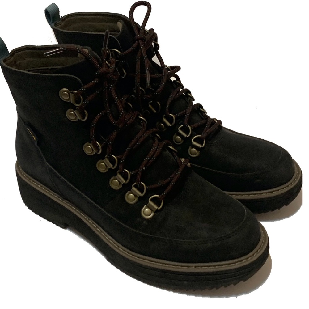 8.5 / Teva Midform Boot